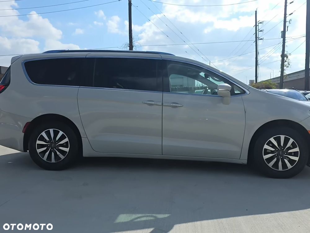 Chrysler Pacifica - 2