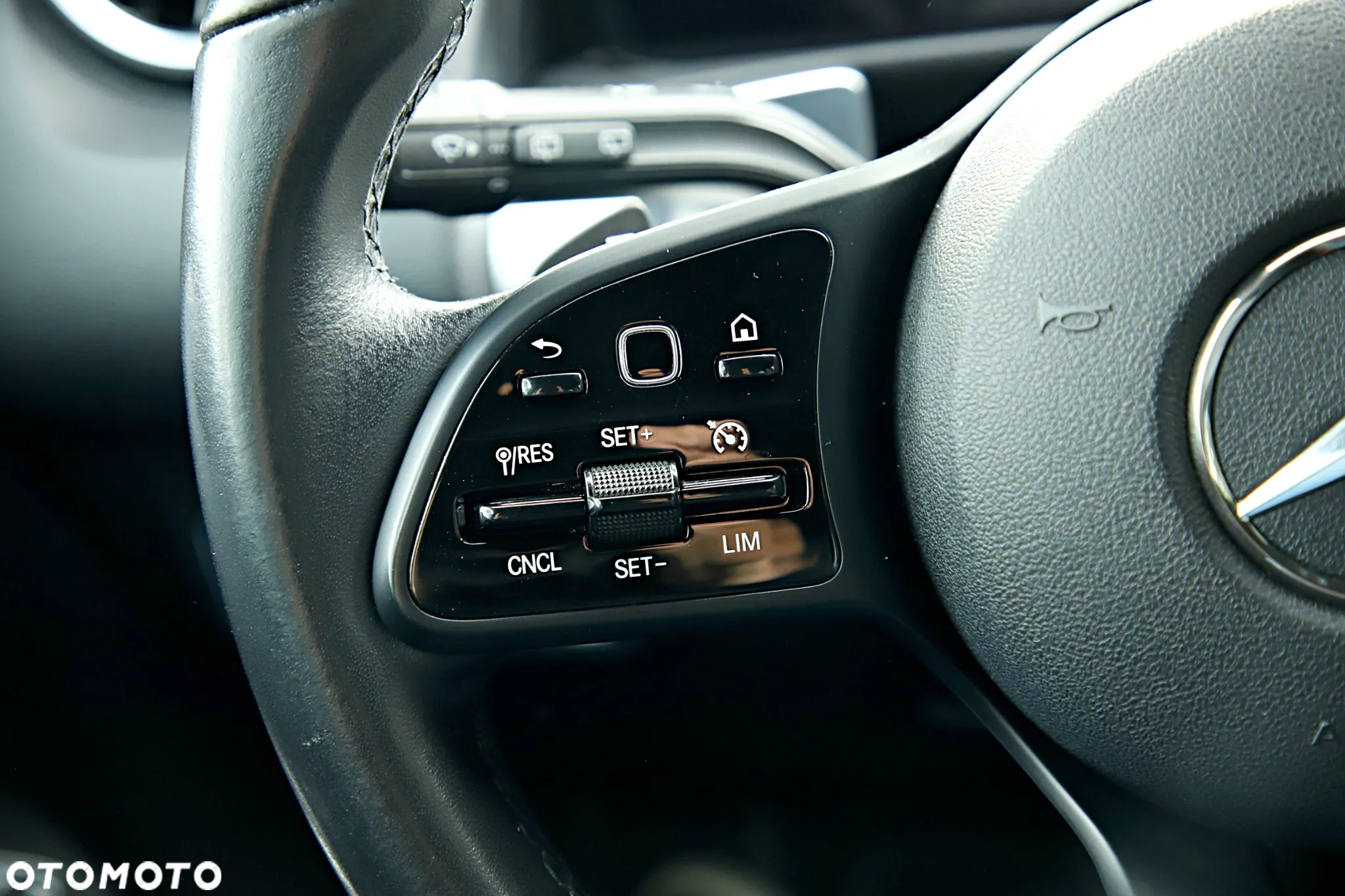 Mercedes-Benz GLB 200 7G-DCT - 27