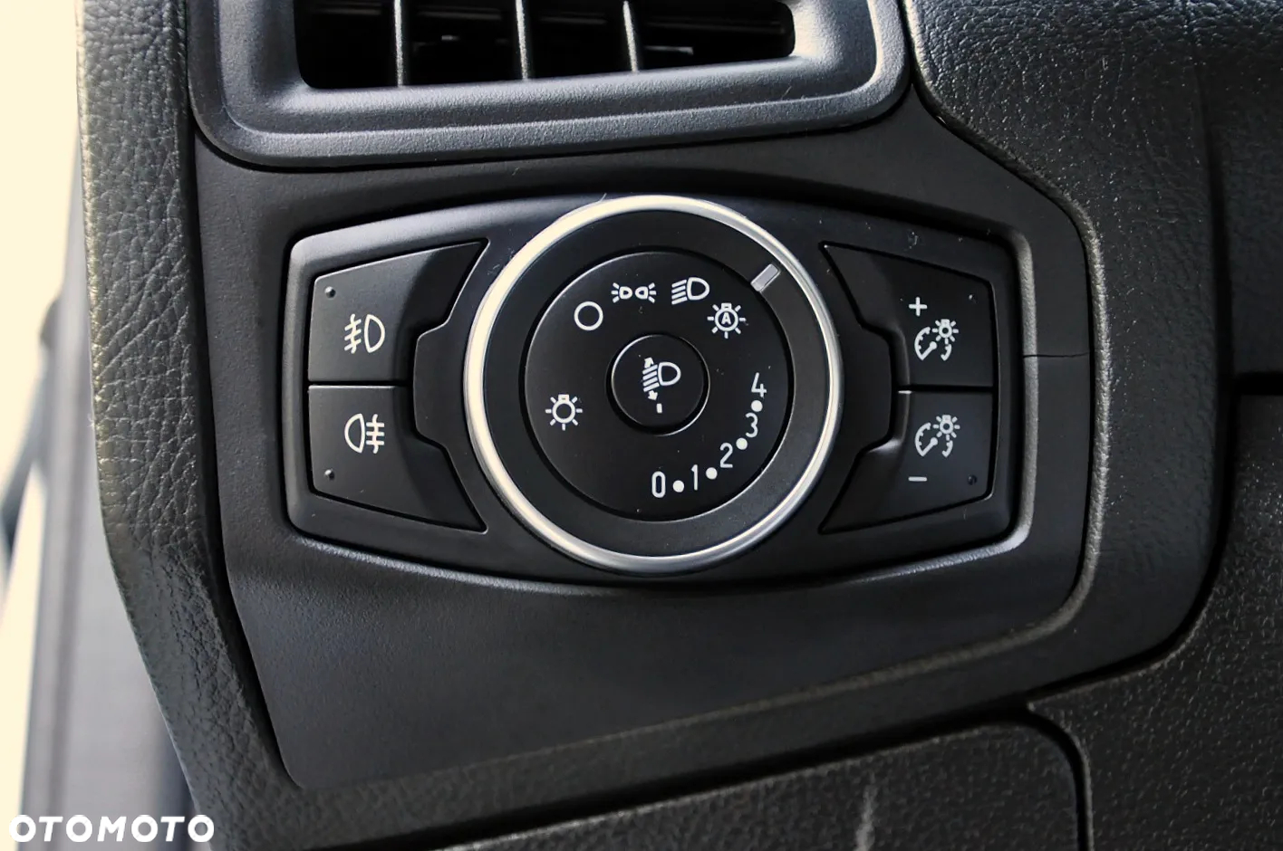 Ford Focus 1.0 EcoBoost ST-Line Style - 24