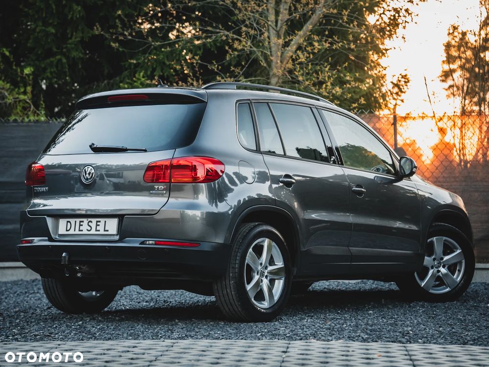 Volkswagen Tiguan 2.0 TDI DPF BlueMotion Technology Lounge Sport & Style - 12