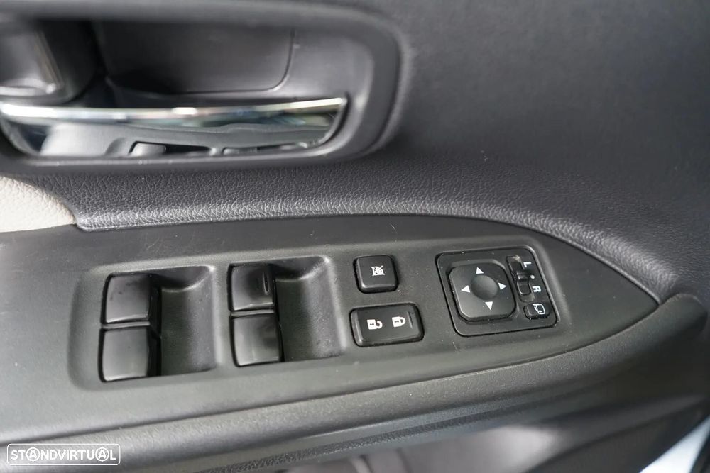 Mitsubishi Outlander 2.0 4WD - 21