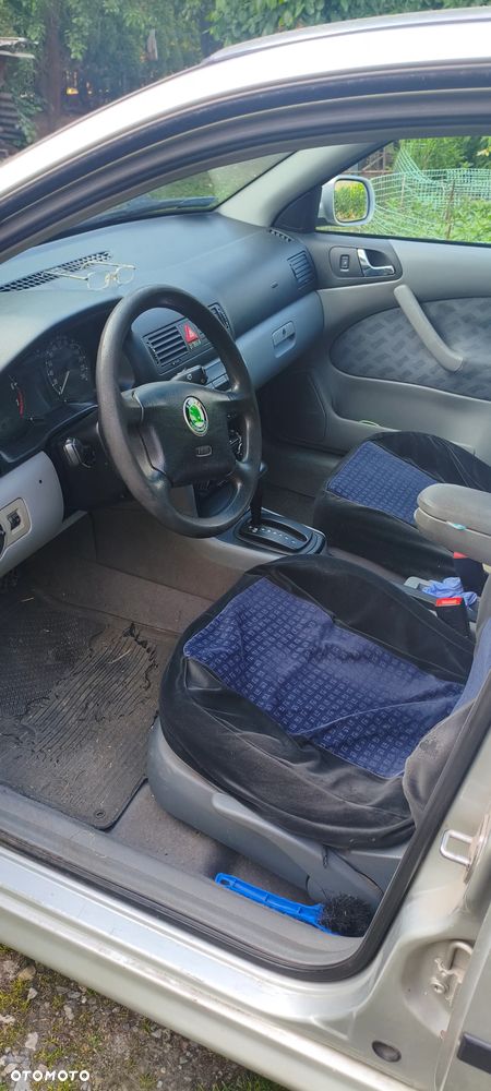 Skoda Octavia 1.8T Elegance - 6
