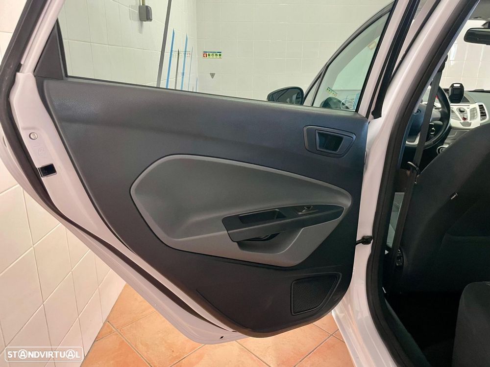 Ford Fiesta 1.4 Titanium Aut. - 26