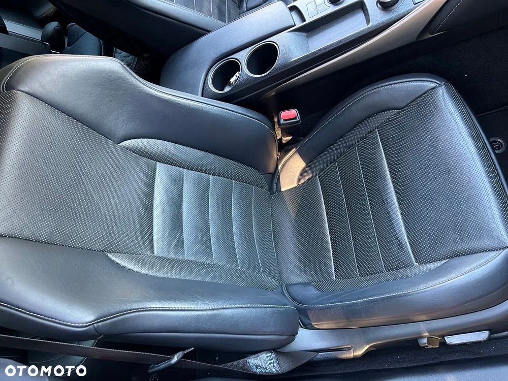 Lexus IS 200t F Impression - 12