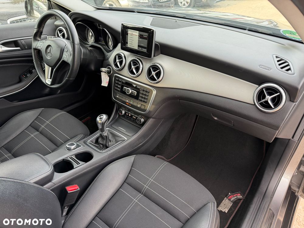 Mercedes-Benz GLA 200 Urban - 38