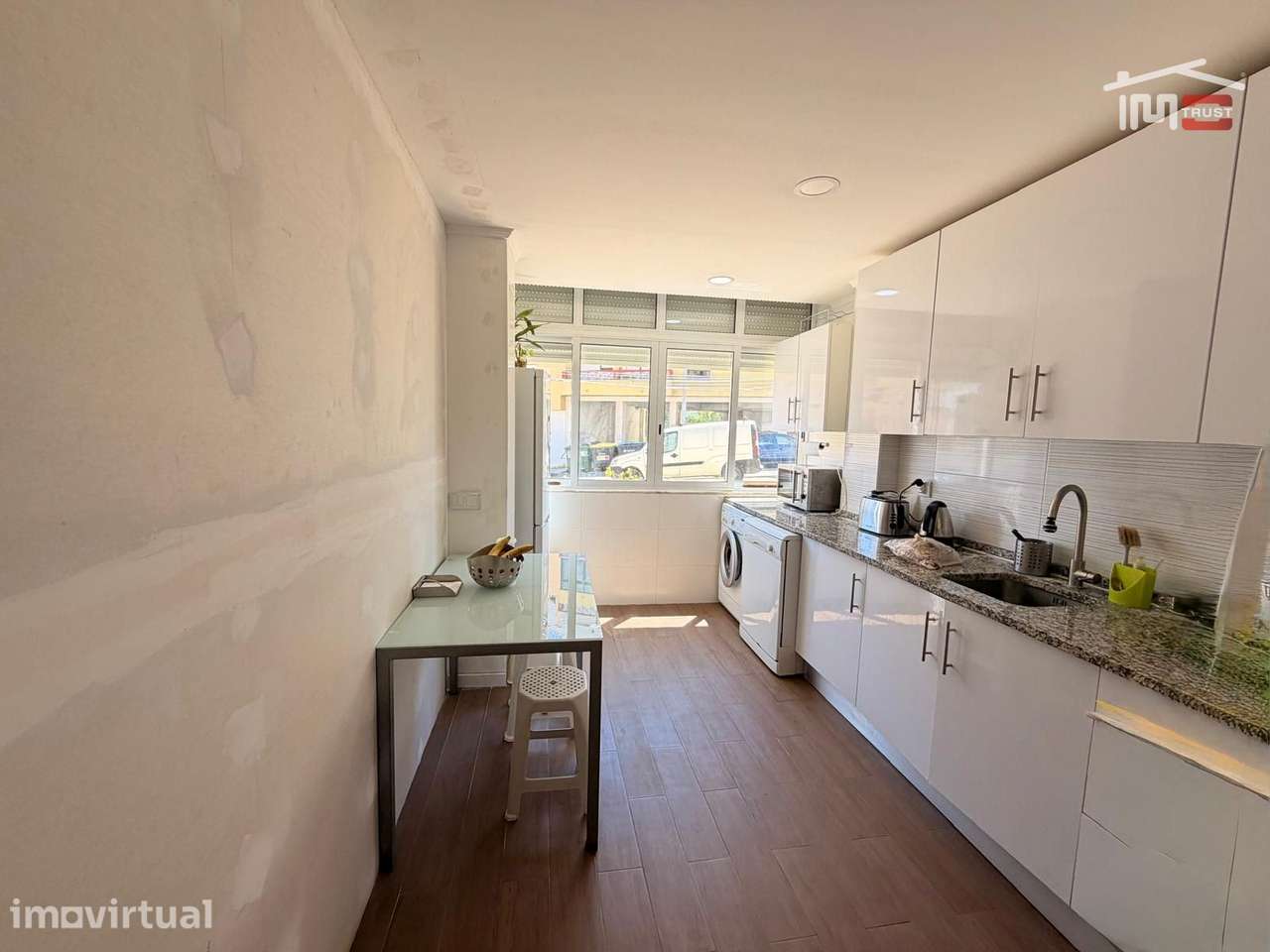 Excelente Apartamento T2 Rés de Chão, todo remodelado ao pé do Cont... - Grande imagem: 5/33