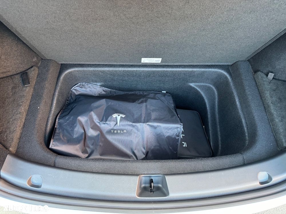 Tesla Model Y - 14