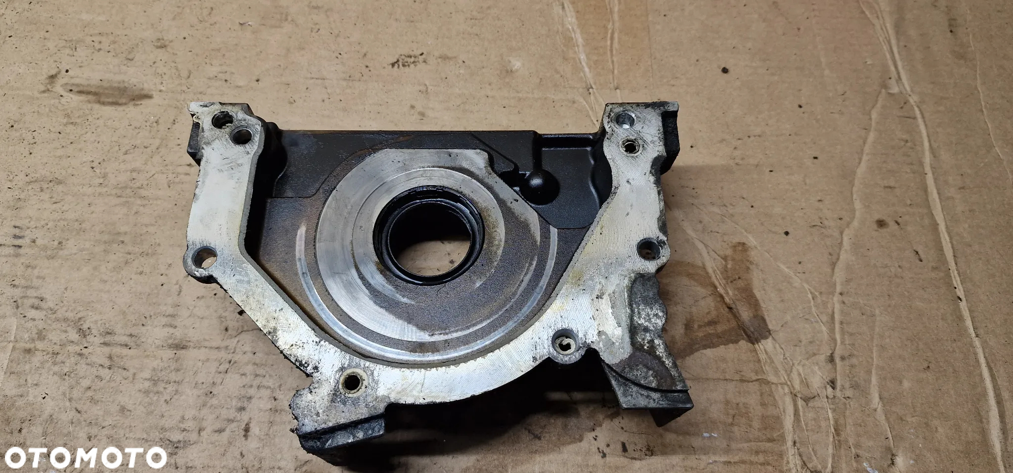 Obudowa uszczelniacz wału VW Passat B6 2.0 TDI 03G103153B - 5