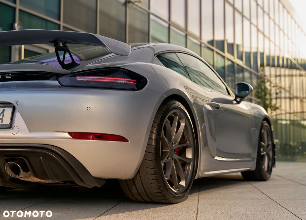 Porsche 718 Cayman GPF GT4 - 7