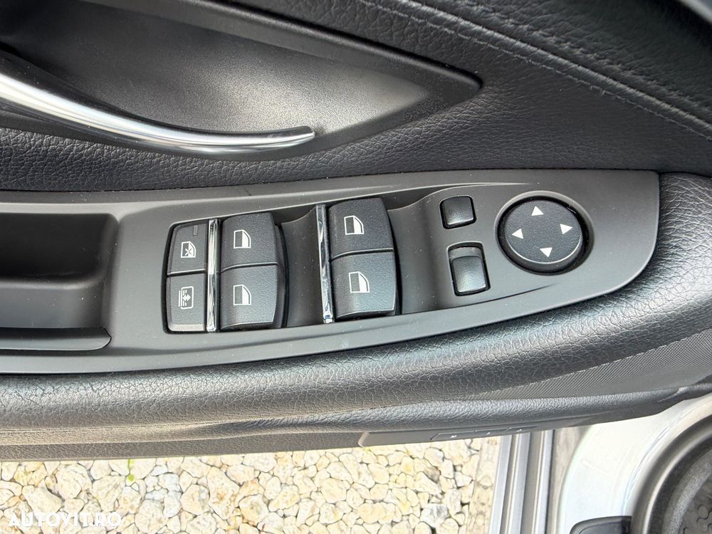 BMW Seria 5 525d xDrive - 26