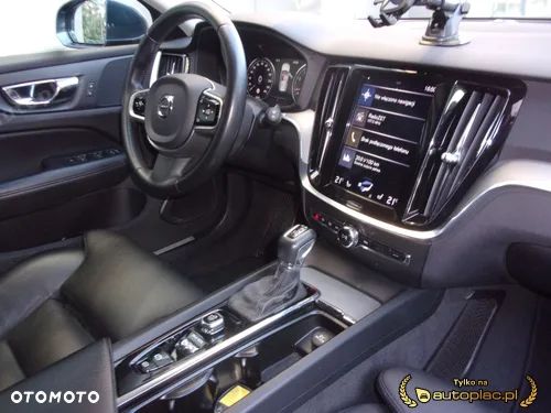 Volvo V60 T6 AWD Momentum Pro - 23