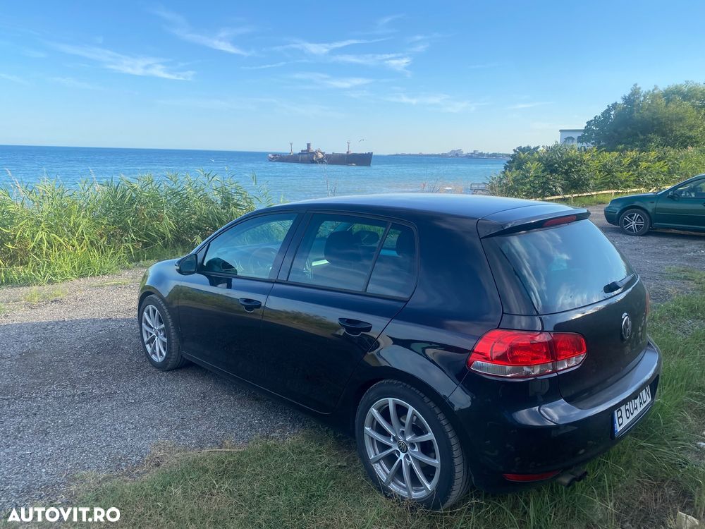 Volkswagen Golf - 6