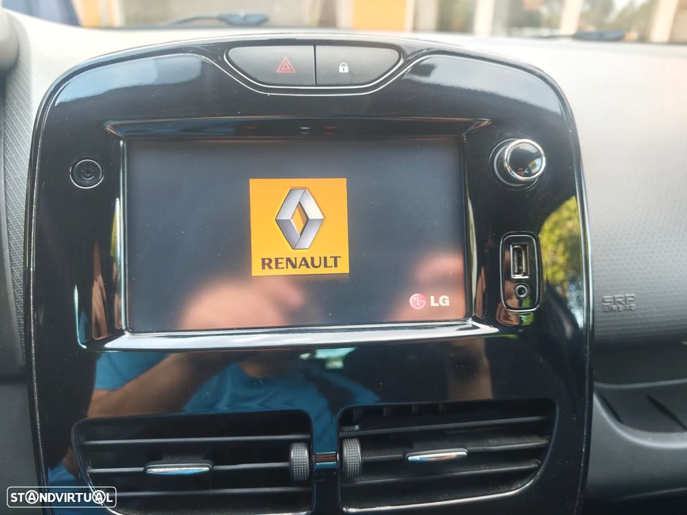 Renault Clio 1.2 16V 75 LIMITED - 21