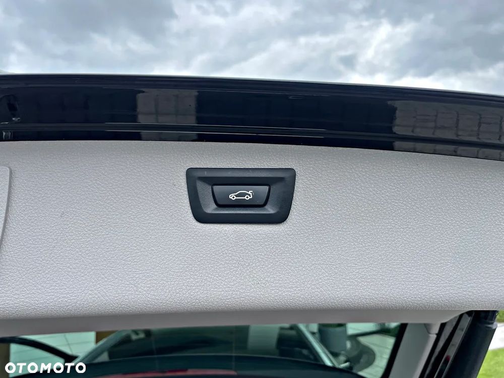 BMW Seria 3 318i Touring Advantage - 32