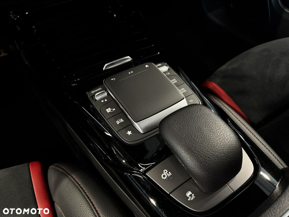 Mercedes-Benz CLA - 33