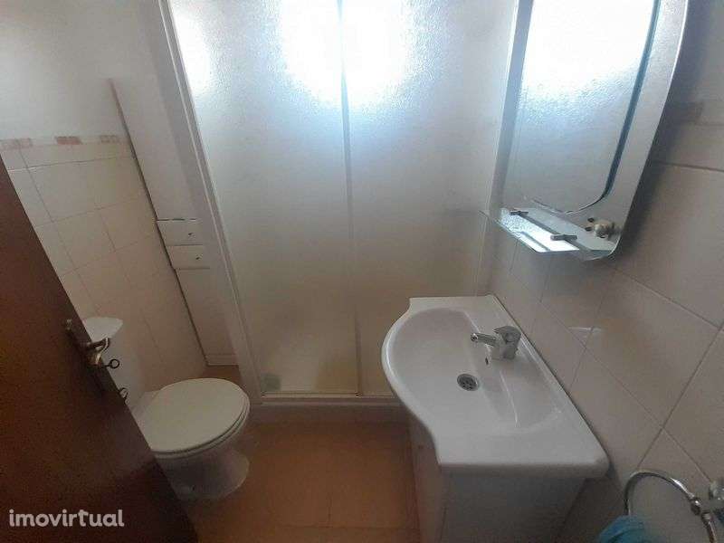 Moradia V3 1º andar com garagem e terraço em Nossa Senhora das Neves - Grande imagem: 2/9