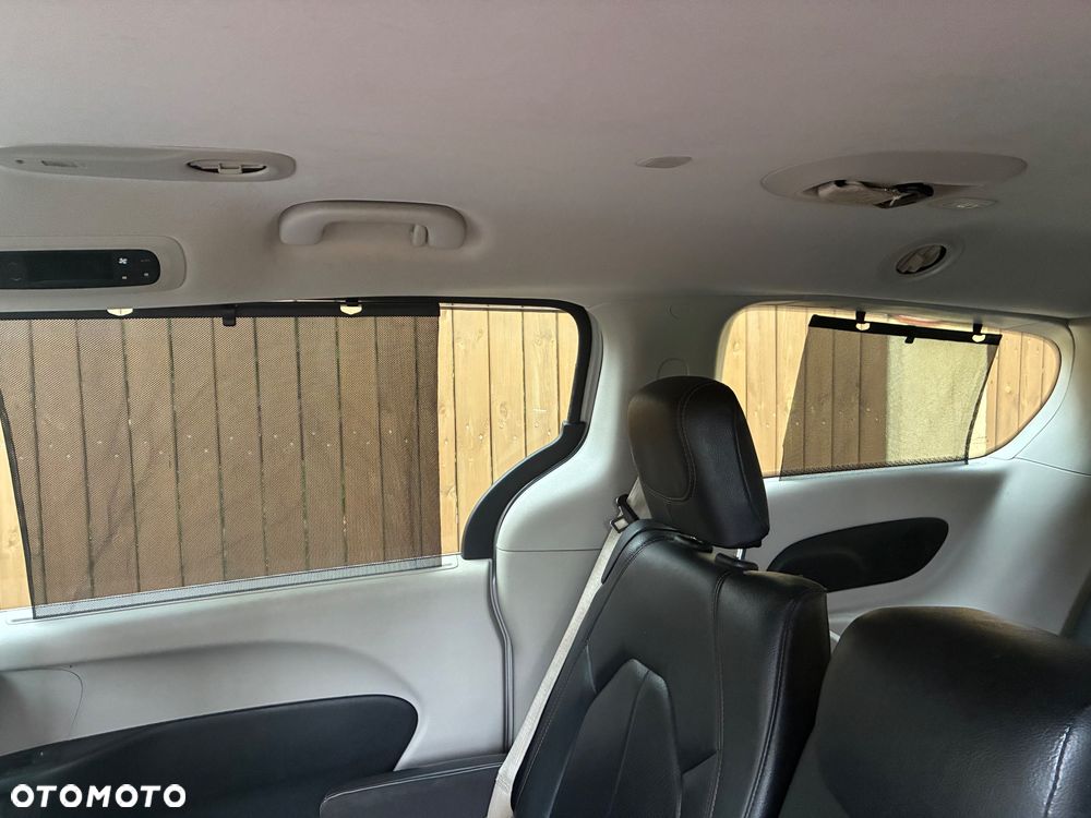 Chrysler Pacifica - 27