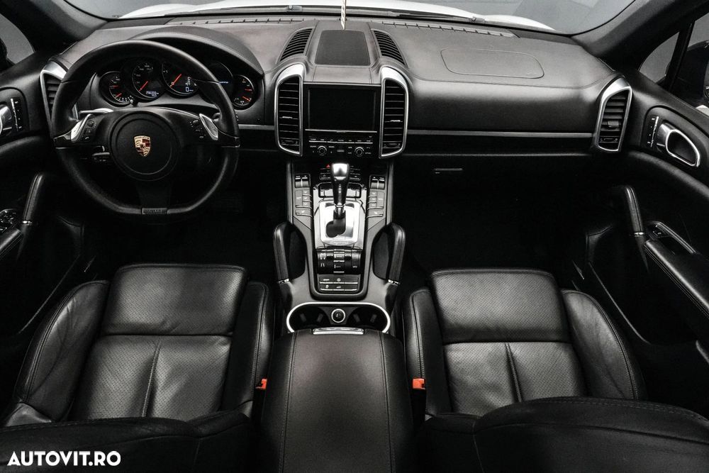 Porsche Cayenne 3.0 L V6 - 8