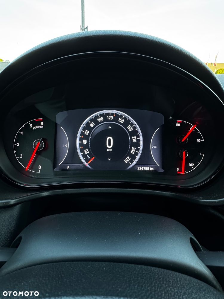 Opel Insignia - 16