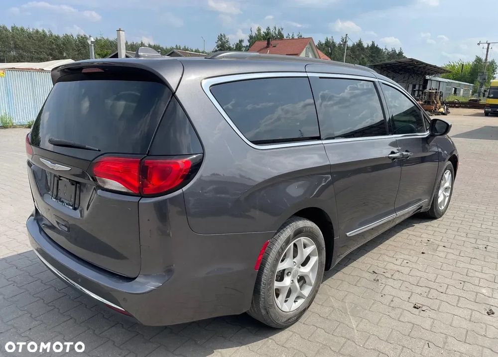 Chrysler Pacifica - 3