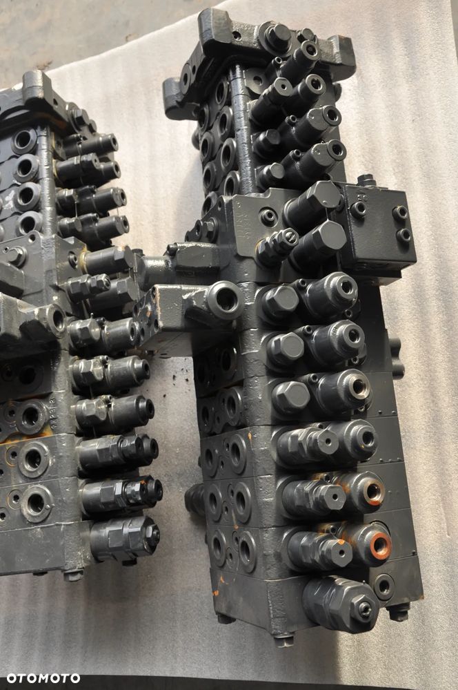 Rozdzielacz Hydrauliczny Komatsu PC 138 - 5