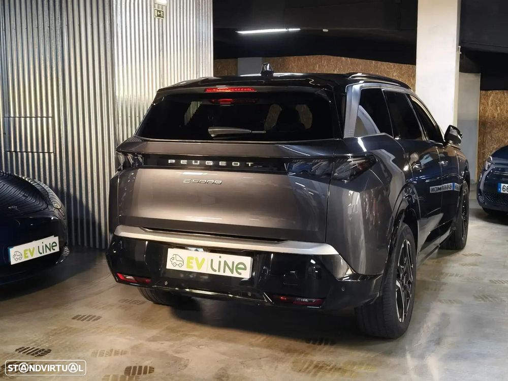 Peugeot e-5008 73 kWh GT — fotografia 14