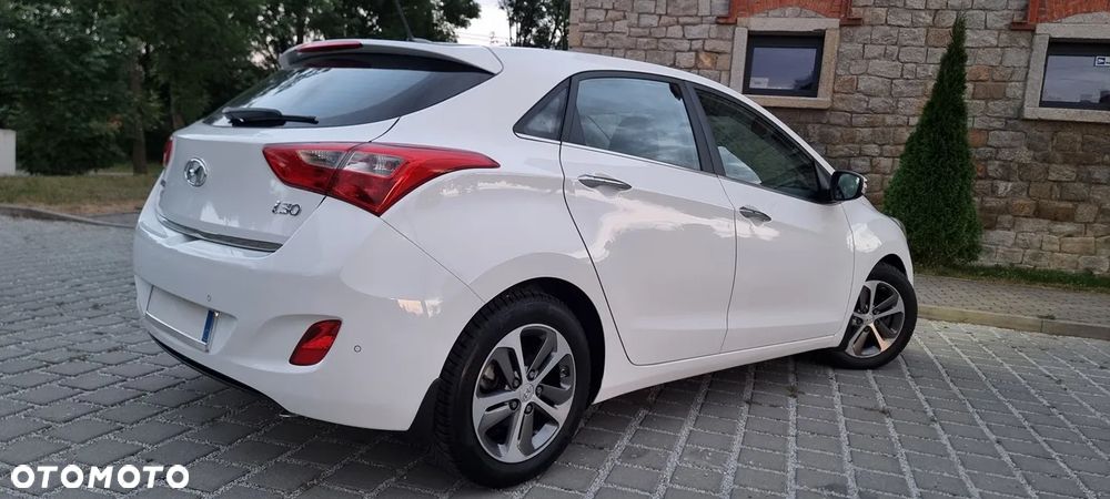 Hyundai i30 blue 1.6 GDI YES Gold - 12