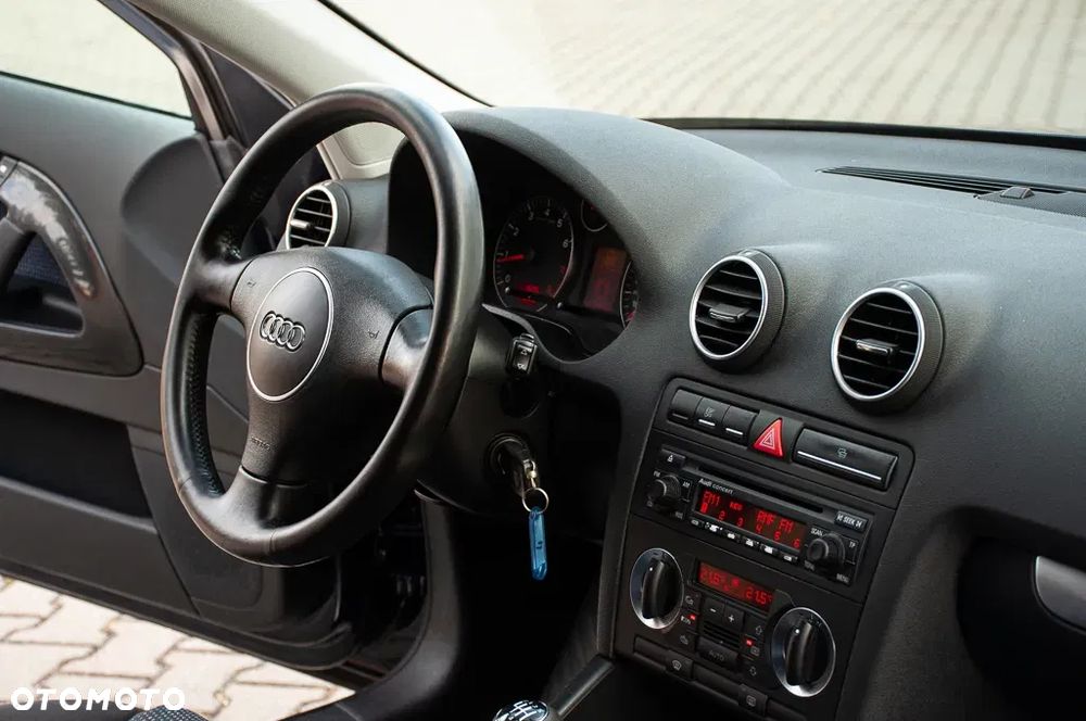 Audi A3 3-drzwiowe 2.0 FSI Attraction - 18