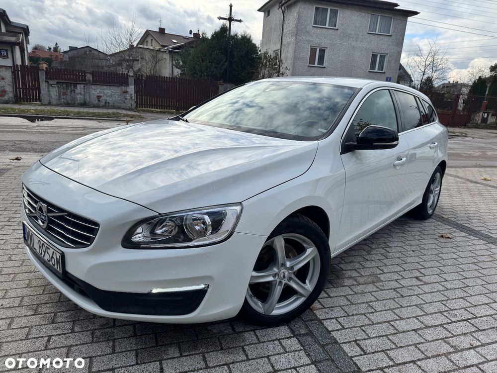 Volvo V60 D4 Drive-E Momentum - 1