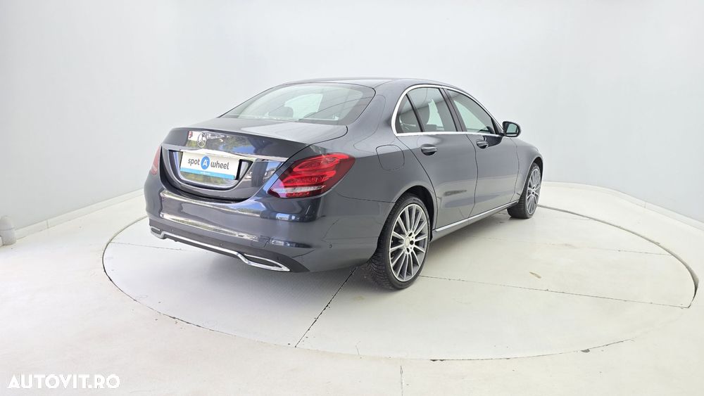 Mercedes-Benz C - 6