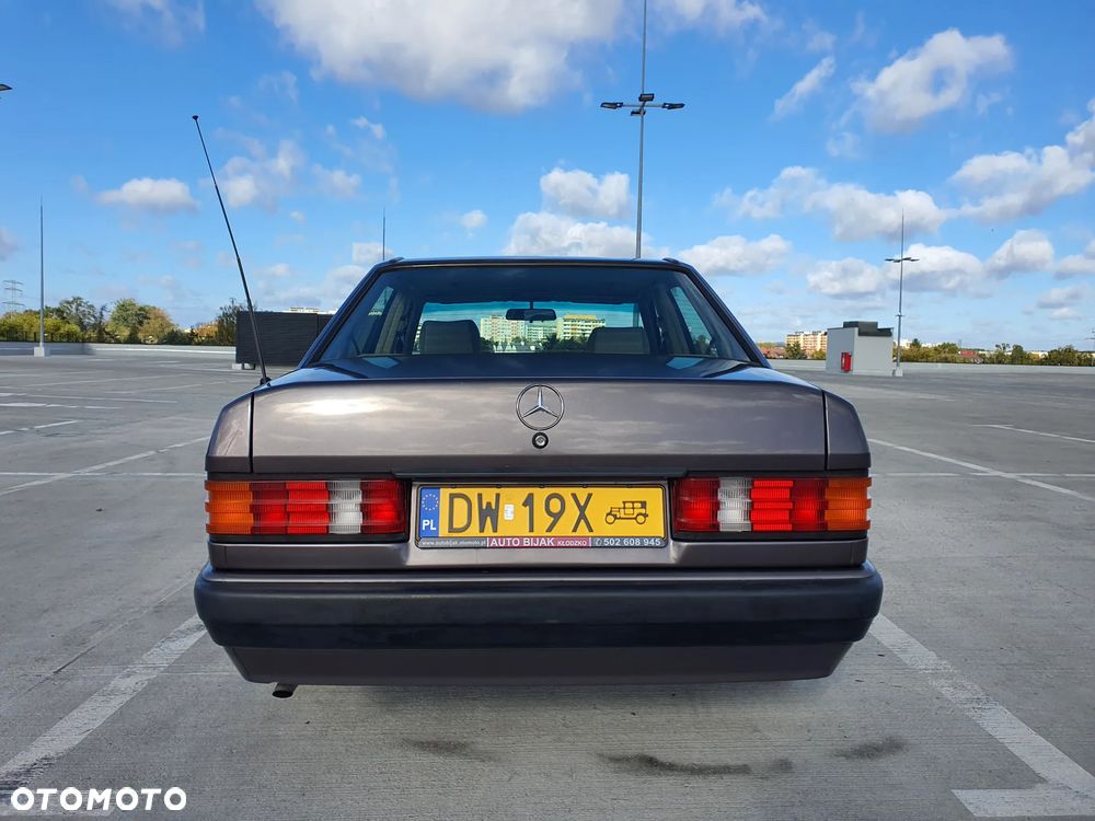 Mercedes-Benz W201 (190) - 4