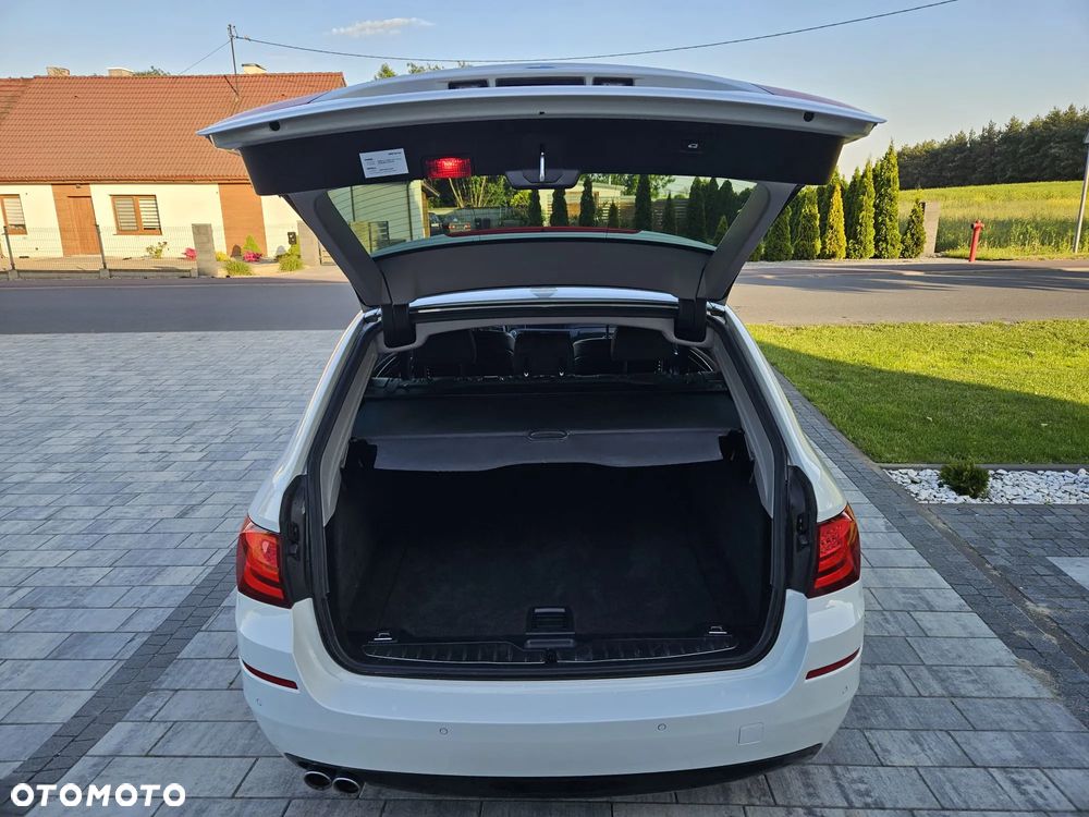 BMW Seria 5 525d xDrive - 9
