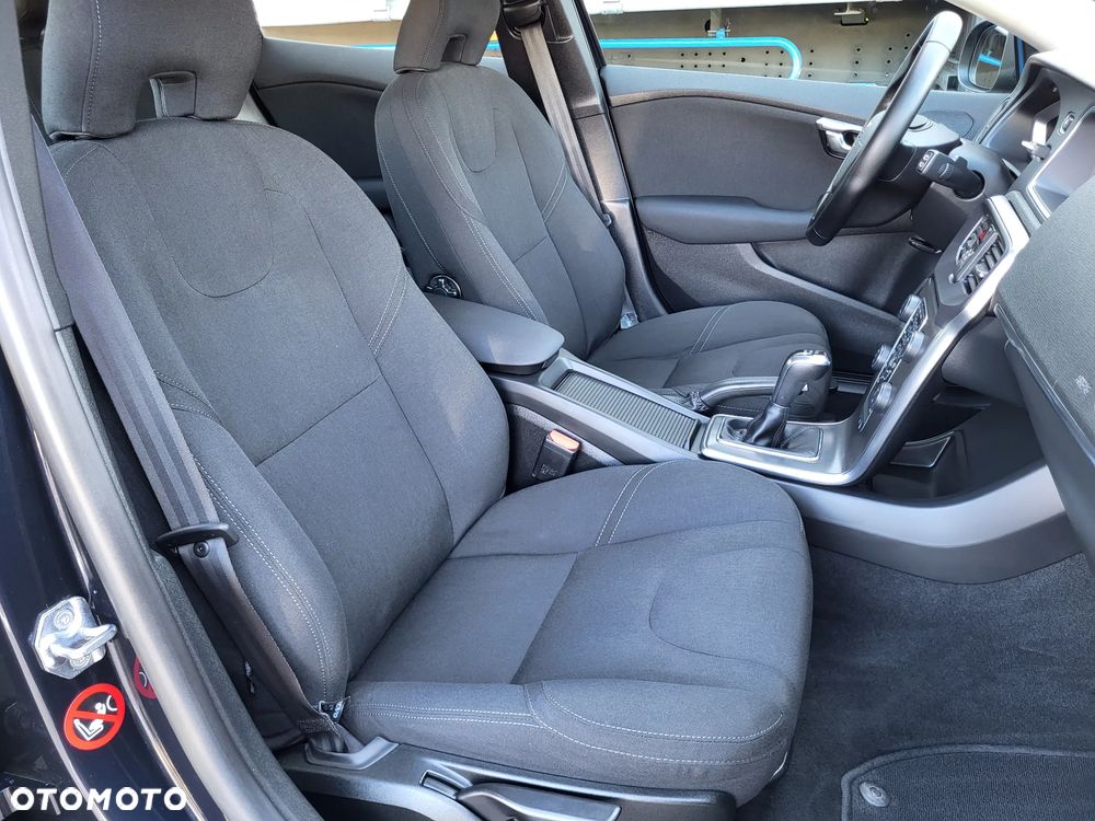Volvo V40 T2 Momentum - 33