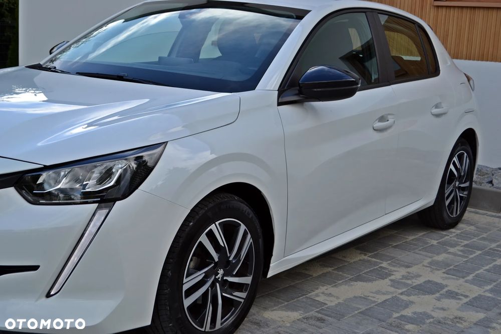 Peugeot 208 - 12