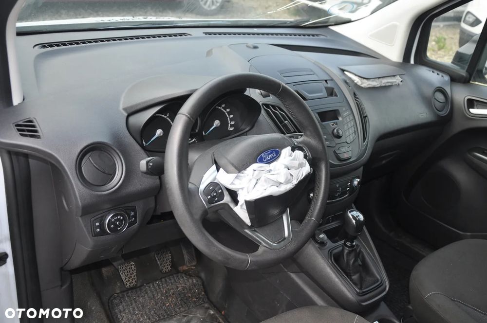 Ford Transit Courier - 14