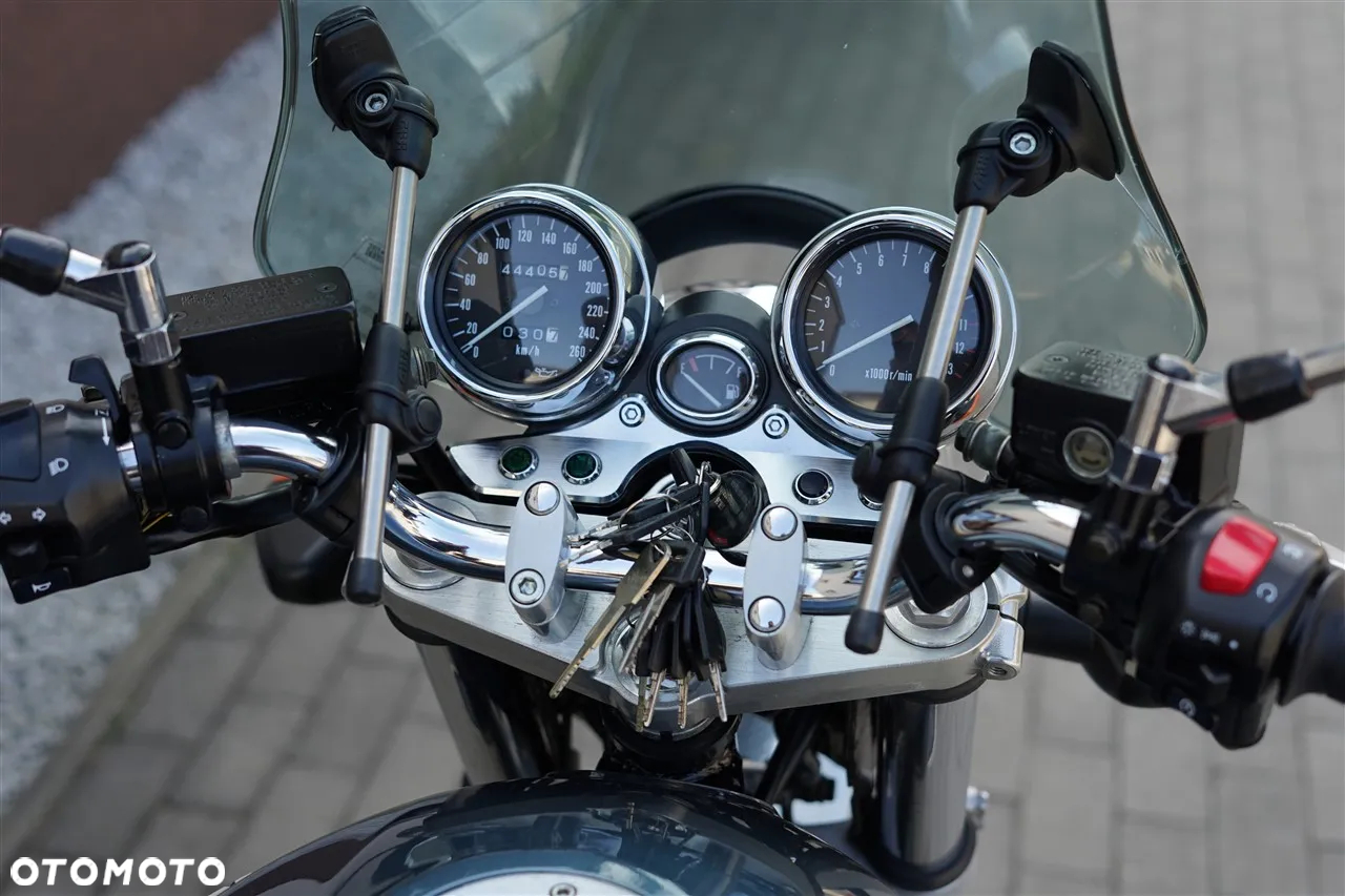 Suzuki GSX - 19