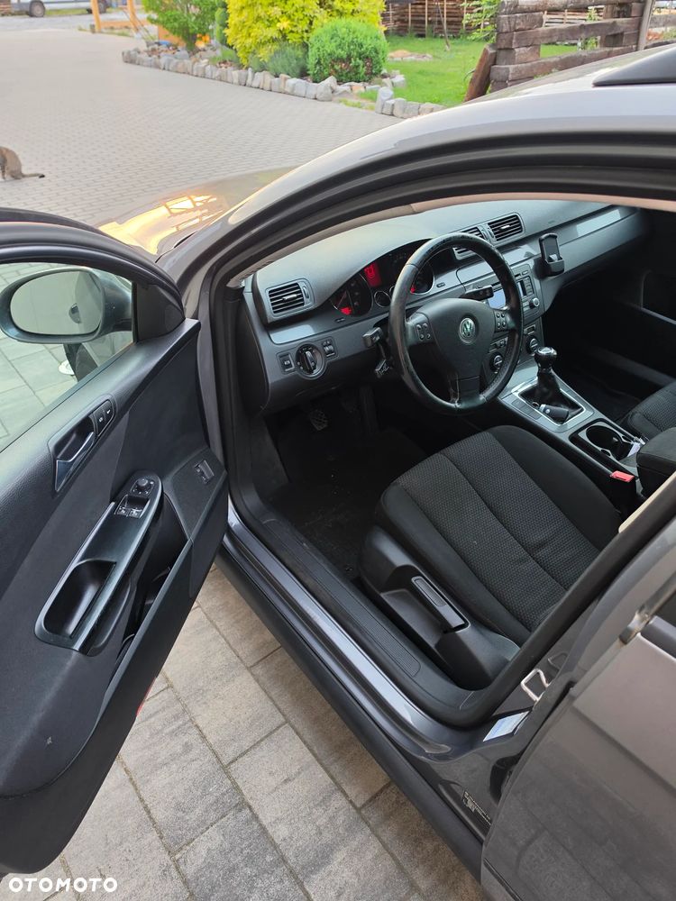 Volkswagen Passat 2.0 FSI Individual - 11