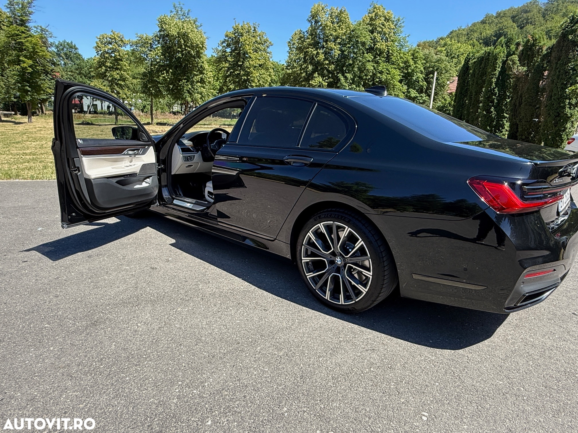 BMW Seria 7 750Li xDrive - 33