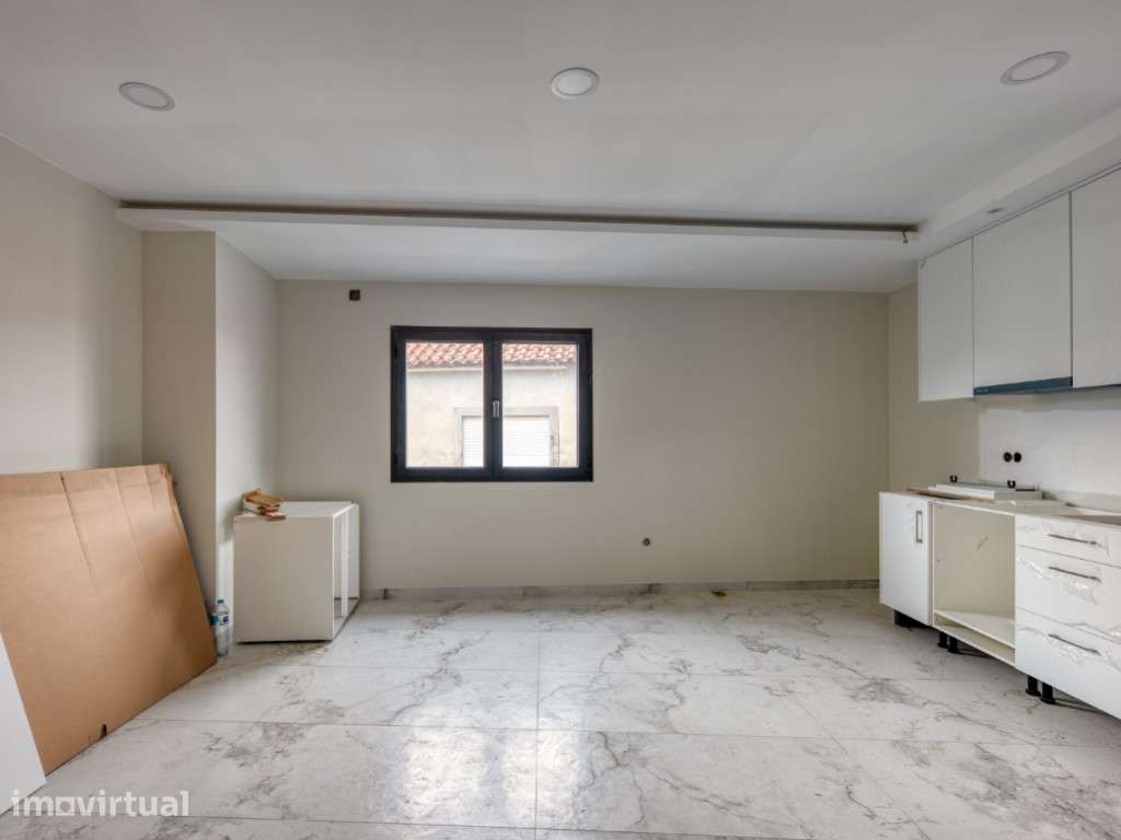 ARRENDAMENTO | T1 NOVO com Garagem Fechada e Quintal - Portas da Vi... - Grande imagem: 4/13