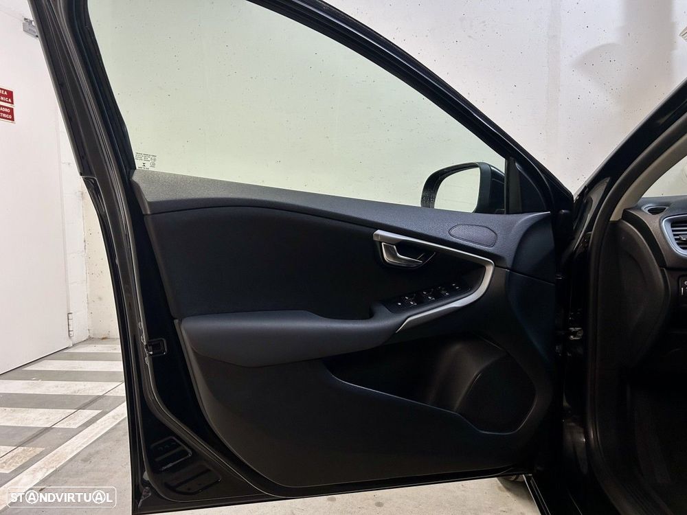 Volvo V40 2.0 D2 Momentum - 25