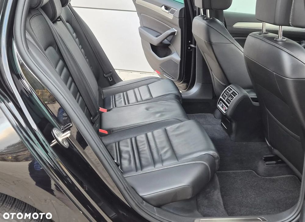 Volkswagen Passat - 28