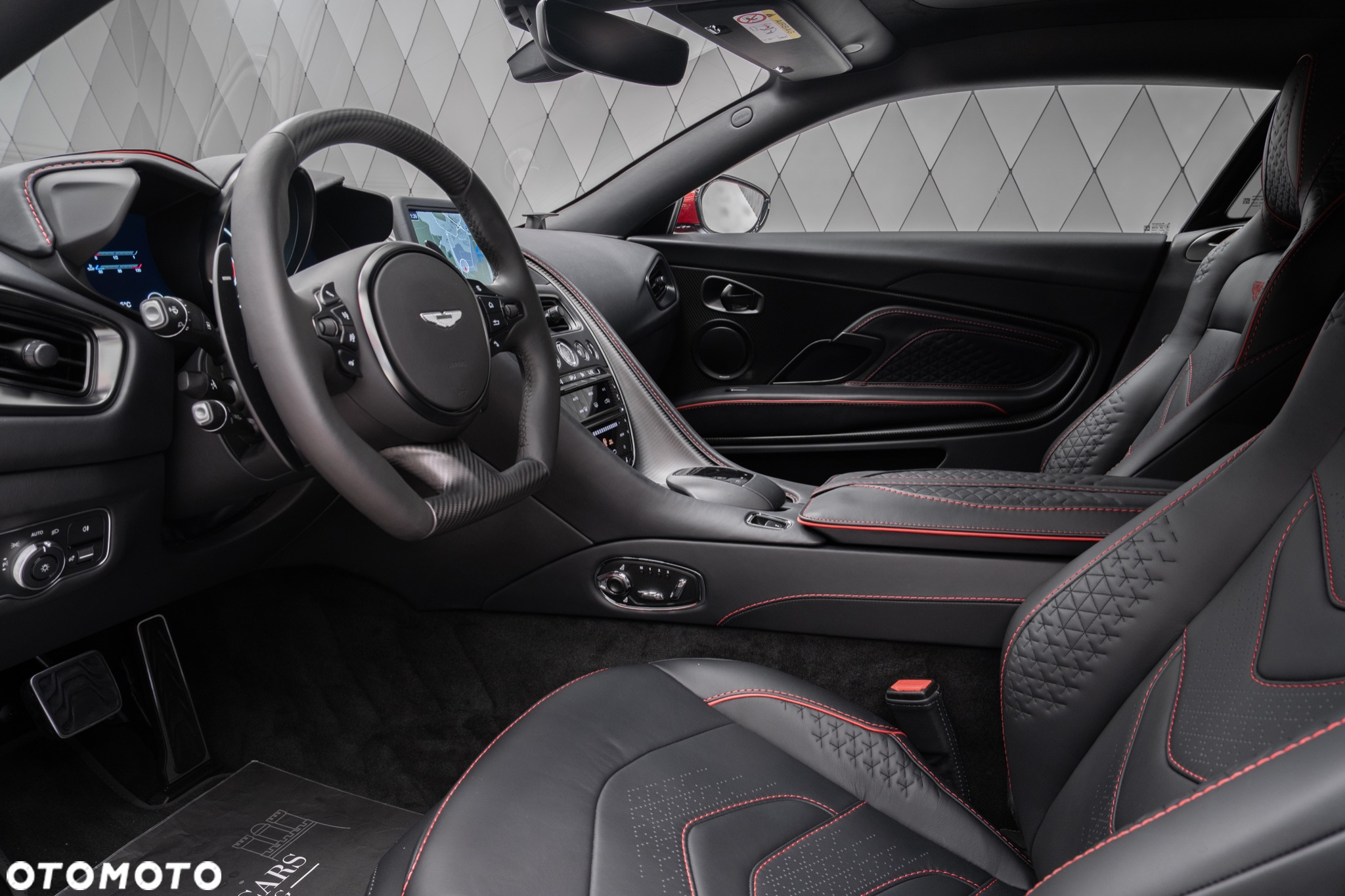 Aston Martin DBS - 13