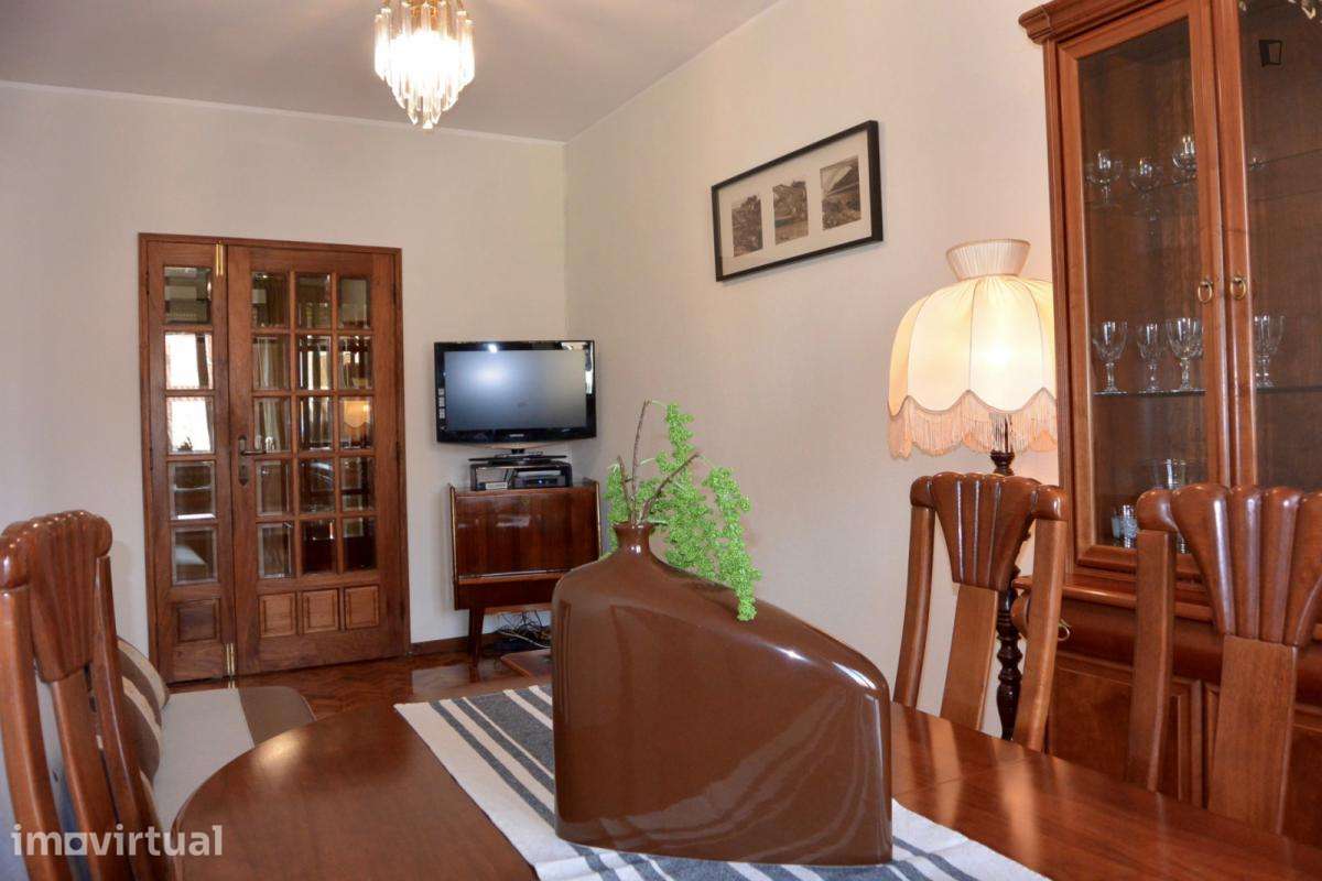 Quarto - localizado em Lordelo do Ouro Porto - Grande imagem: 4/18