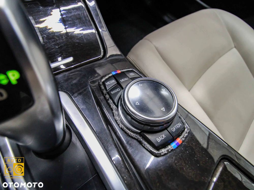 BMW Seria 5 520d xDrive Luxury Line - 31