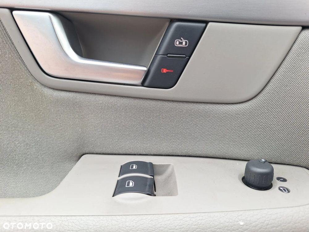 Audi A4 Limousine - 13