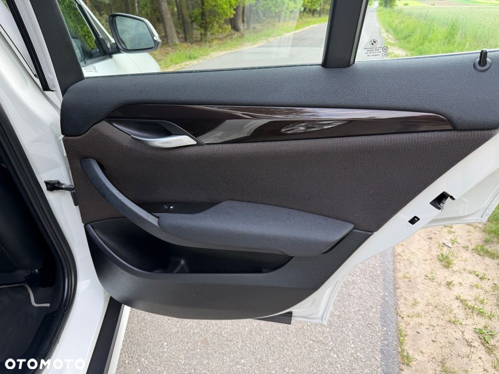 BMW X1 sDrive18d xLine - 34