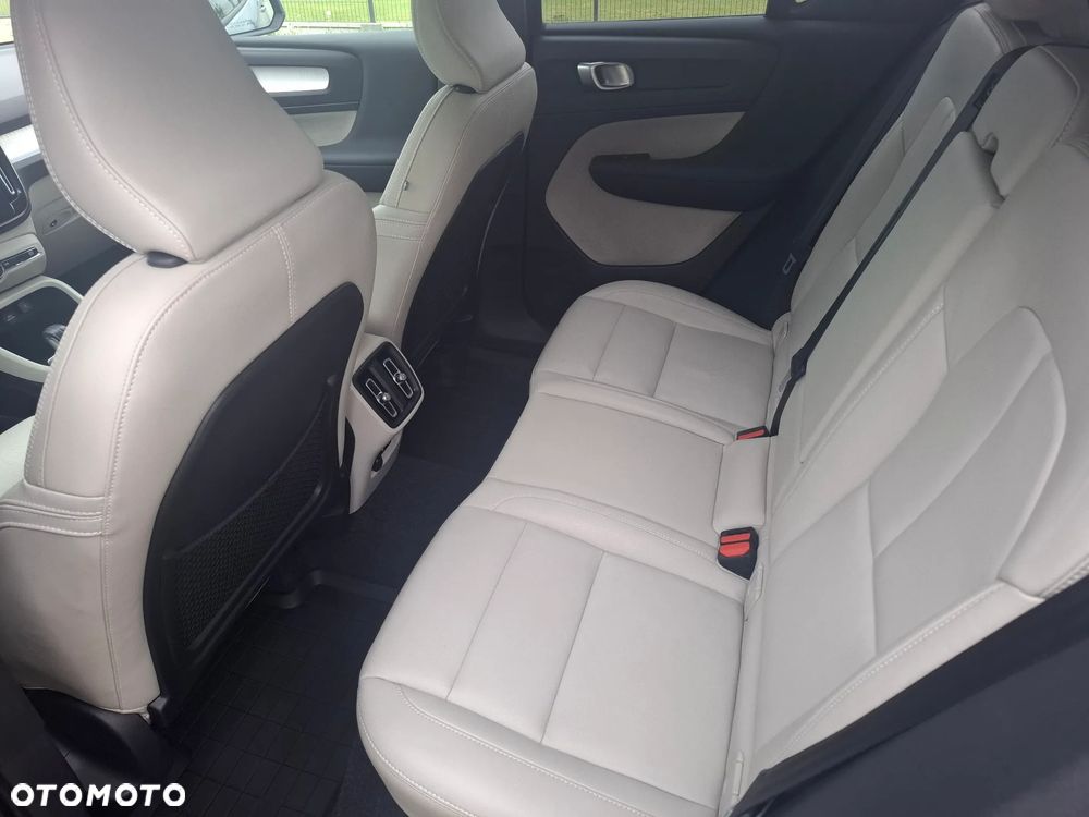 Volvo XC 40 T5 AWD Geartronic Momentum Pro - 29