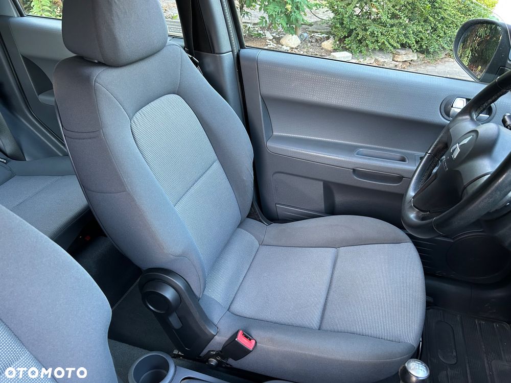 Mitsubishi Colt - 32
