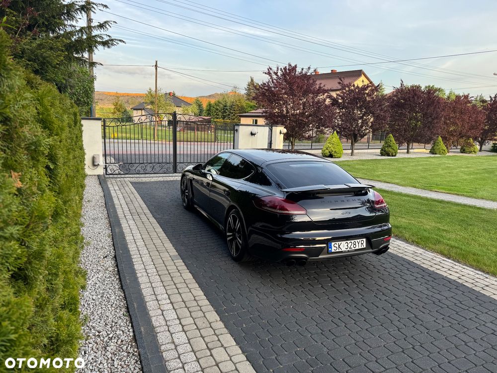 Porsche Panamera - 4