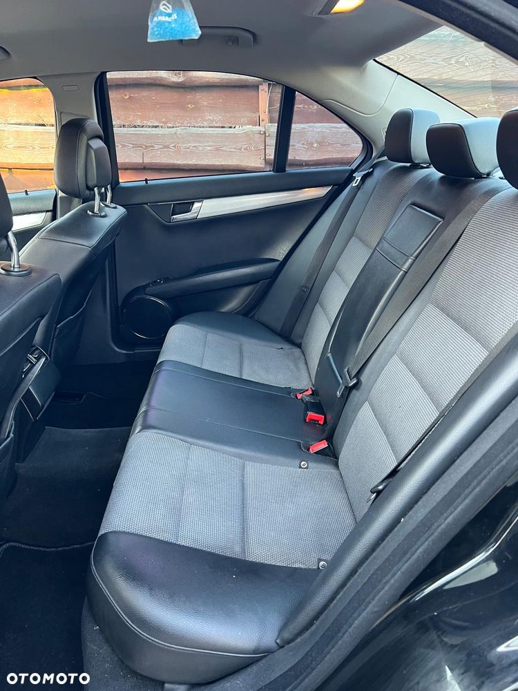 Mercedes-Benz Klasa C 320 CDI 7G-TRONIC Avantgarde Sport Edition - 26